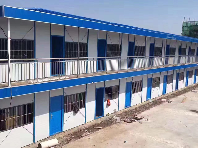 四坡尖顶活动板房
